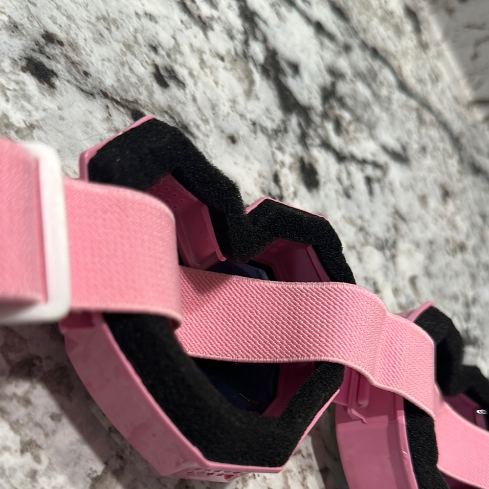 Pink Heart-Shaped Ski Goggles - Picture 4 of 6